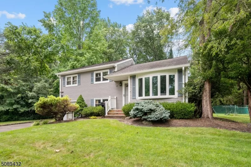 30 Briar Cir, Green Brook Twp., NJ 08812