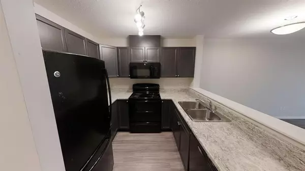 Grande Prairie, AB T8V 7G4,10521 84 AVE #207