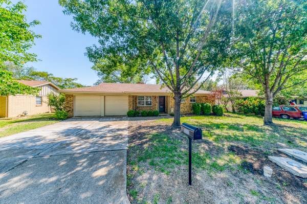 5932 Maurie Drive, Watauga, TX 76148