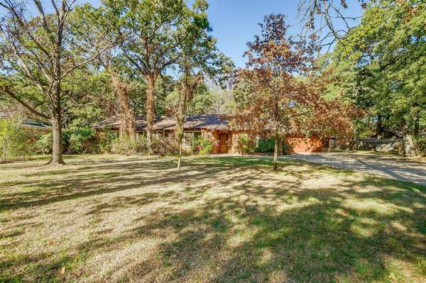 607 Club Oak Drive, River Oaks, TX 76114