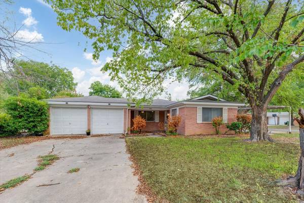 900 Hurstview Drive, Hurst, TX 76053