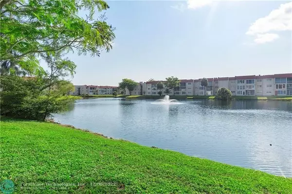 Sunrise, FL 33322,2700 Sunrise Lakes Dr W.  #207