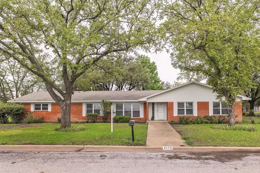 2112 S High Street, Brady, TX 76825