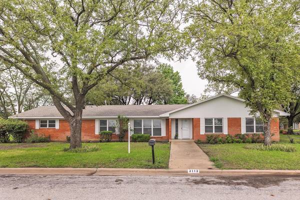 2112 S High Street, Brady, TX 76825