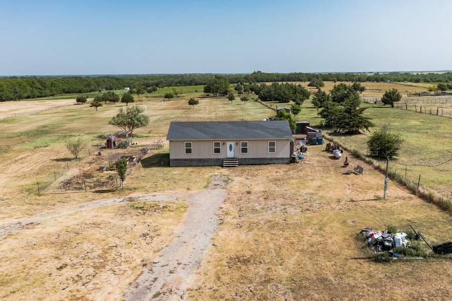 2676 Farm Road 2068, Klondike, TX 75448