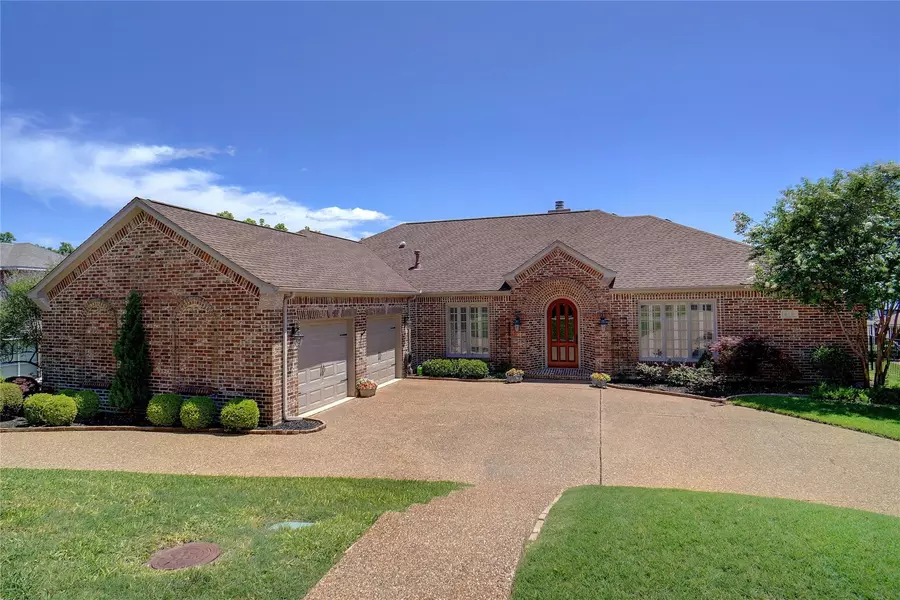 317 Harbor Landing Drive, Rockwall, TX 75032