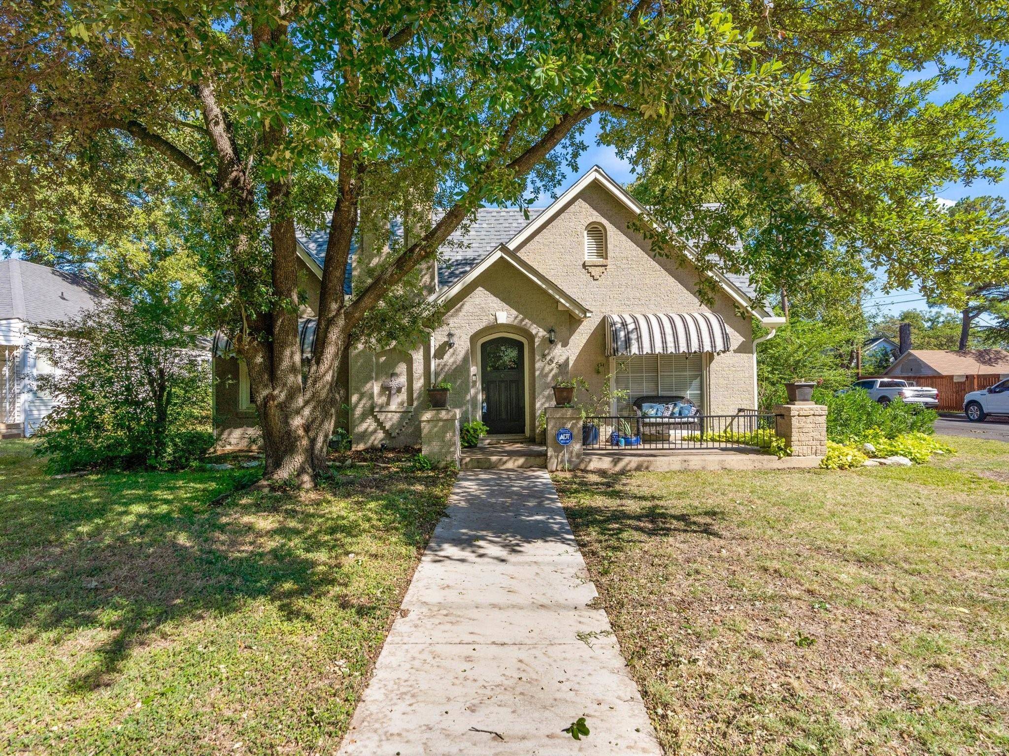 805 Prairie Avenue, Cleburne, TX 76033