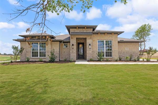 301 Falcon Court, Springtown, TX 76082