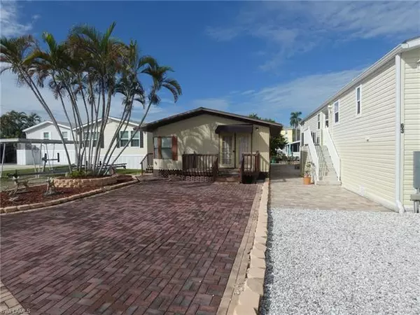 62 Nancy LN, Fort Myers Beach, FL 33931