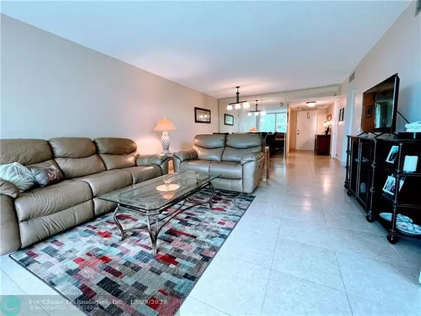 Pompano Beach, FL 33069,2851 S Palm Aire Dr  #408