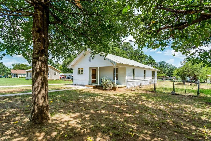 706 S Bassett Street, Eastland, TX 76448