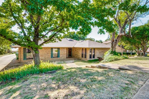 723 Wood Ridge Drive,  Cedar Hill,  TX 75104