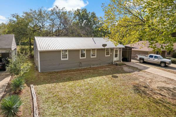 2121 Graham Street, Paris, TX 75460