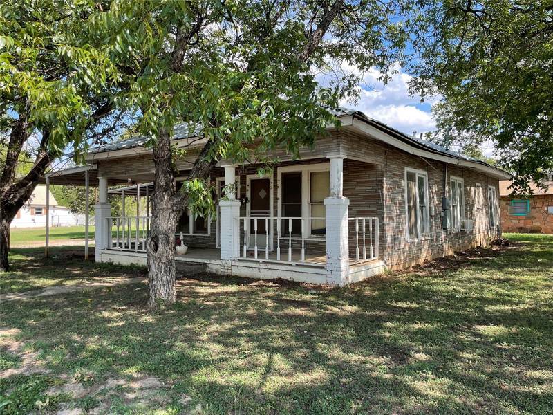 1012 Avenue D, Brownwood, TX 76801