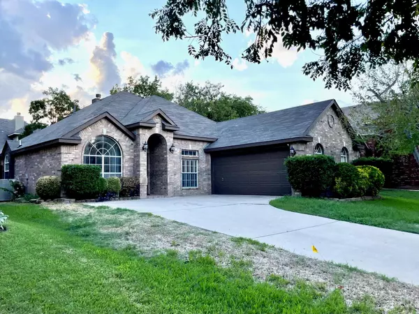 4547 Westchester Glen Drive, Grand Prairie, TX 75052