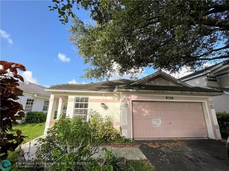 9318 Arborwood Cir, Davie, FL 33328