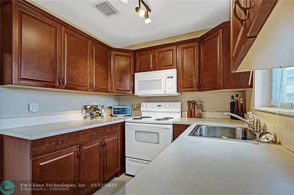 4100 Crystal Lake Dr  #203,  Deerfield Beach,  FL 33064