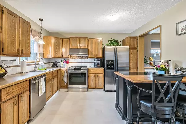 High River, AB T1V 1K8,511 7 ST SE