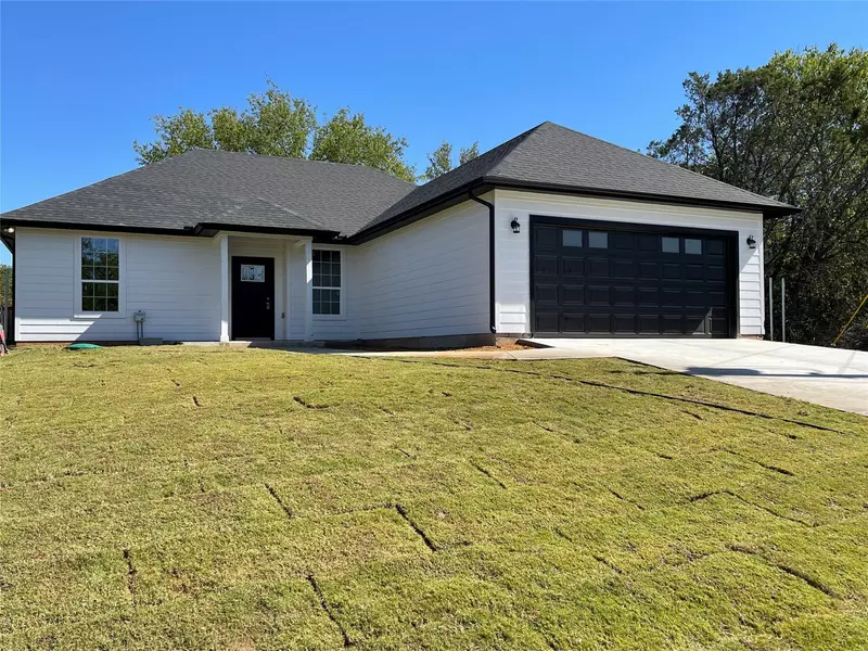 5721 Stonegate Circle, Granbury, TX 76048