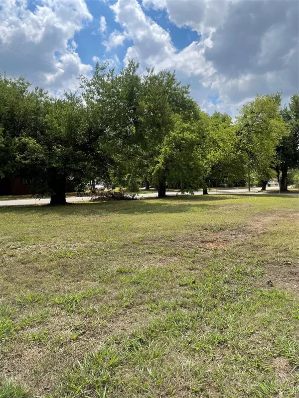 1701 W Walker Street, Denison, TX 75020