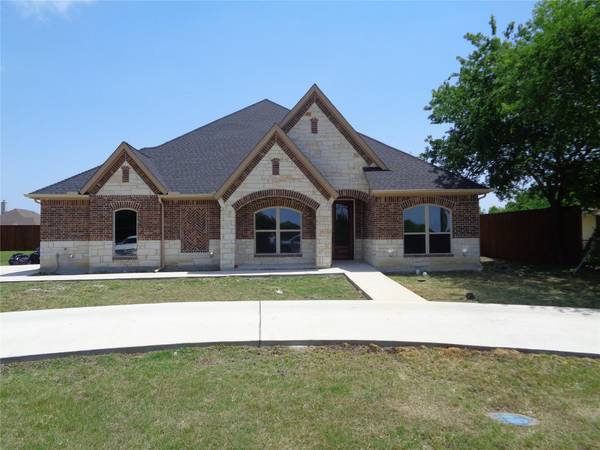 2562 Sunnymeadow Road, Lancaster, TX 75134