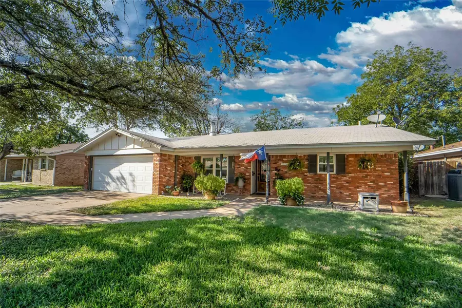 1312 Cypress Street, Breckenridge, TX 76424