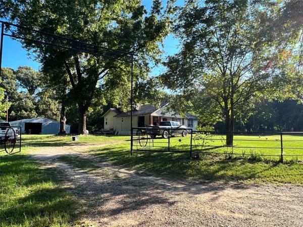 2719 County Road 4429, Avery, TX 75554