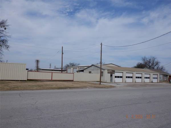 315 N CHURCH Street, Jacksboro, TX 76458