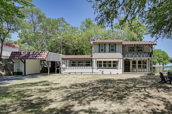 8440 Heron Drive, Fort Worth, TX 76108