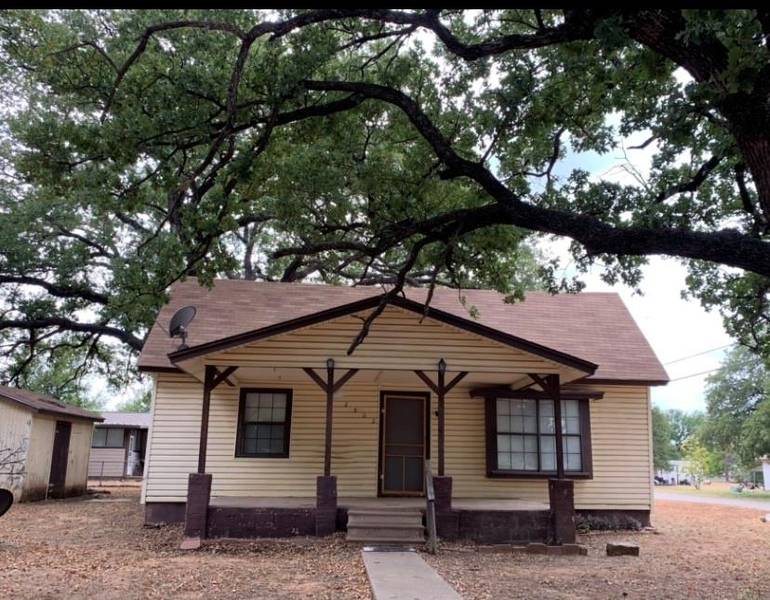 2302 2nd Avenue, Mineral Wells, TX 76067