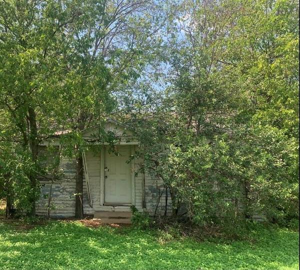 712 Carolina Street, Graham, TX 76450