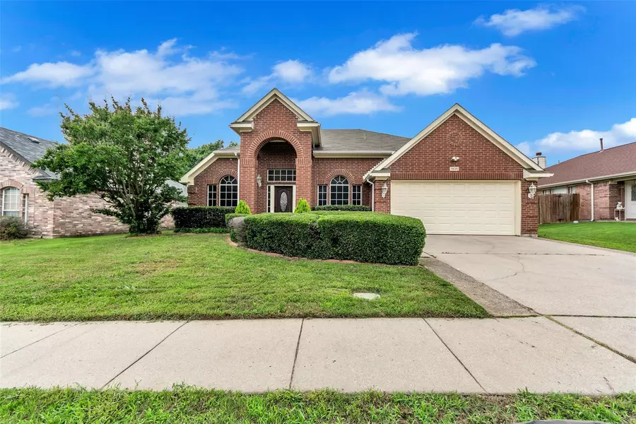 7625 Lawnsberry Drive, Fort Worth, TX 76137