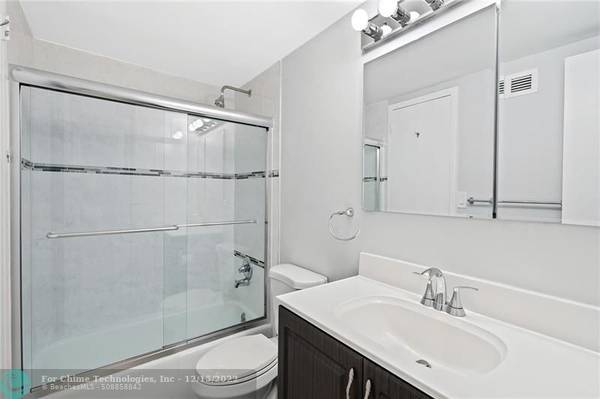 Hallandale Beach, FL 33009,3140 S Ocean Dr  #1009