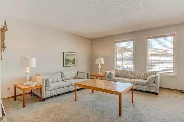 Calgary, AB T3K 1X1,116 Beaconsfield WAY NW