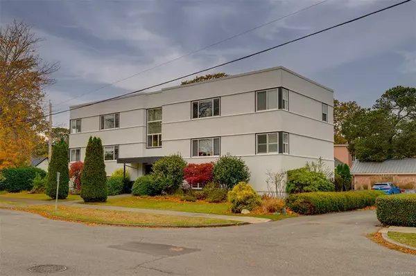 2530 Windsor Rd #1, Oak Bay, BC V8S 3E9