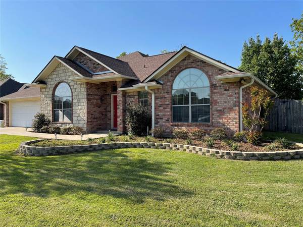 1207 Silver Oak St, Mount Pleasant, TX 75455