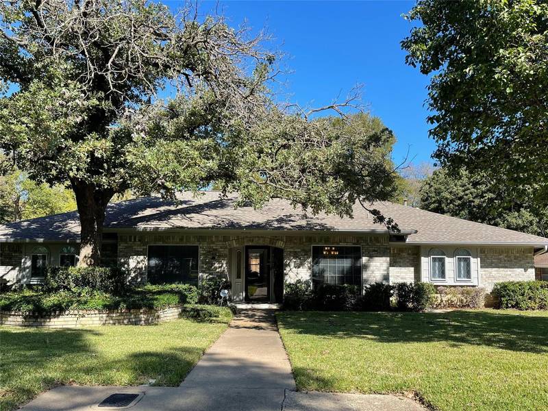 4609 Woodview Street, Arlington, TX 76013