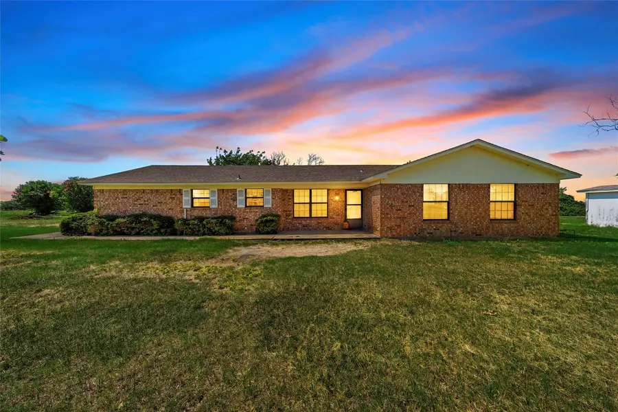 306 Windsong Lane, West, TX 76691