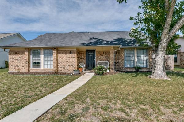 8013 Kensington Drive, Rowlett, TX 75088