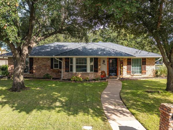 2020 Normandy Drive, Hurst, TX 76054