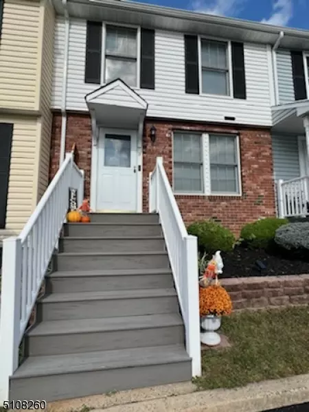 19 Dayna Ct, Perth Amboy City, NJ 08861