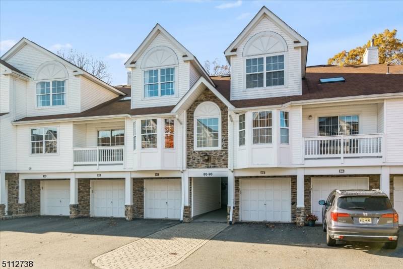 92 Whisper Way East, Roxbury Twp., NJ 07852