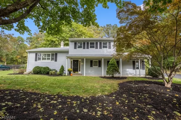 102 Clover Hill Road, Long Hill Twp., NJ 07946