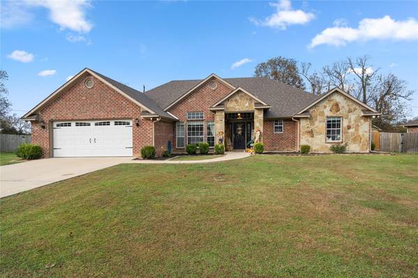 1205 Silver Oak St, Mount Pleasant, TX 75455