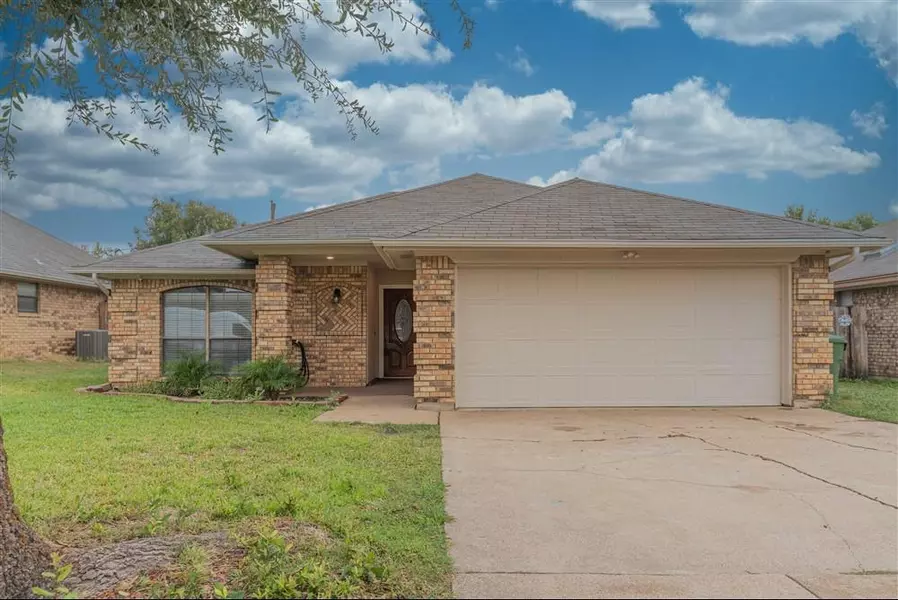 6301 Lotus Drive, Arlington, TX 76001