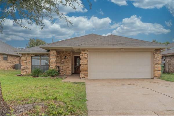 6301 Lotus Drive, Arlington, TX 76001