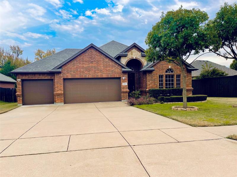 5823 Summerwood Drive, Grand Prairie, TX 75052