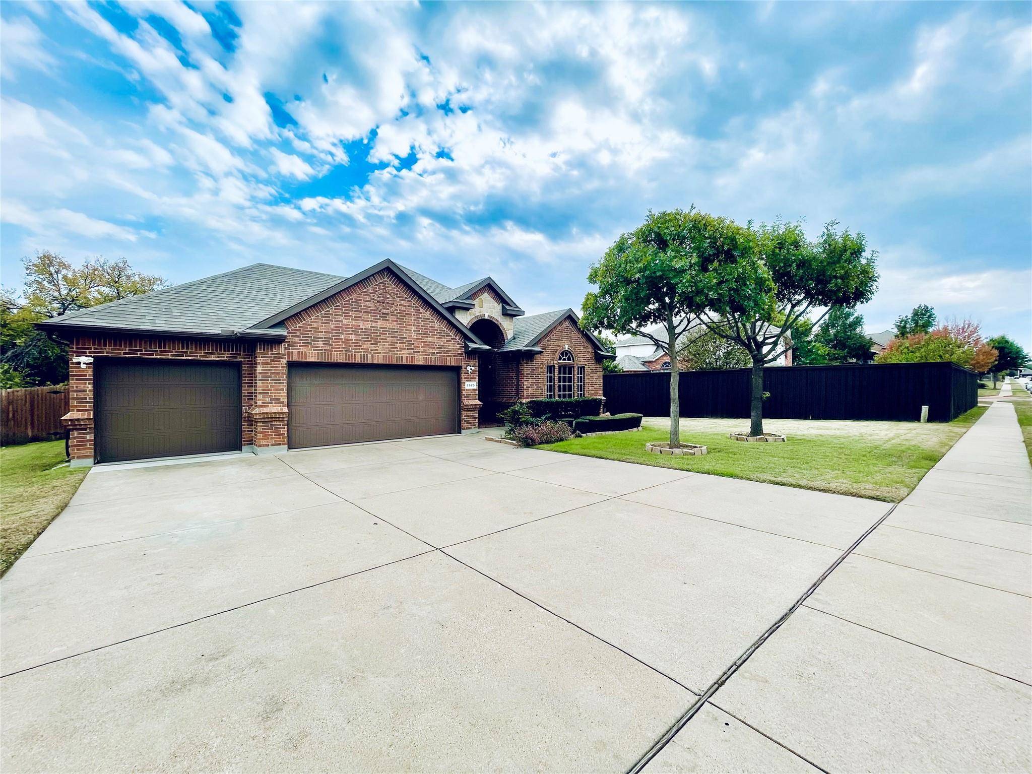 Grand Prairie, TX 75052,5823 Summerwood Drive