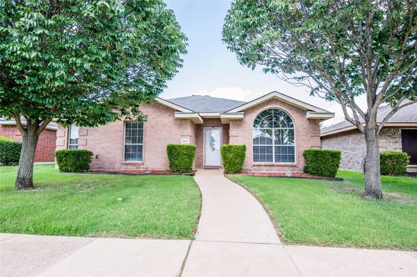 809 Clear Creek Drive, Desoto, TX 75115