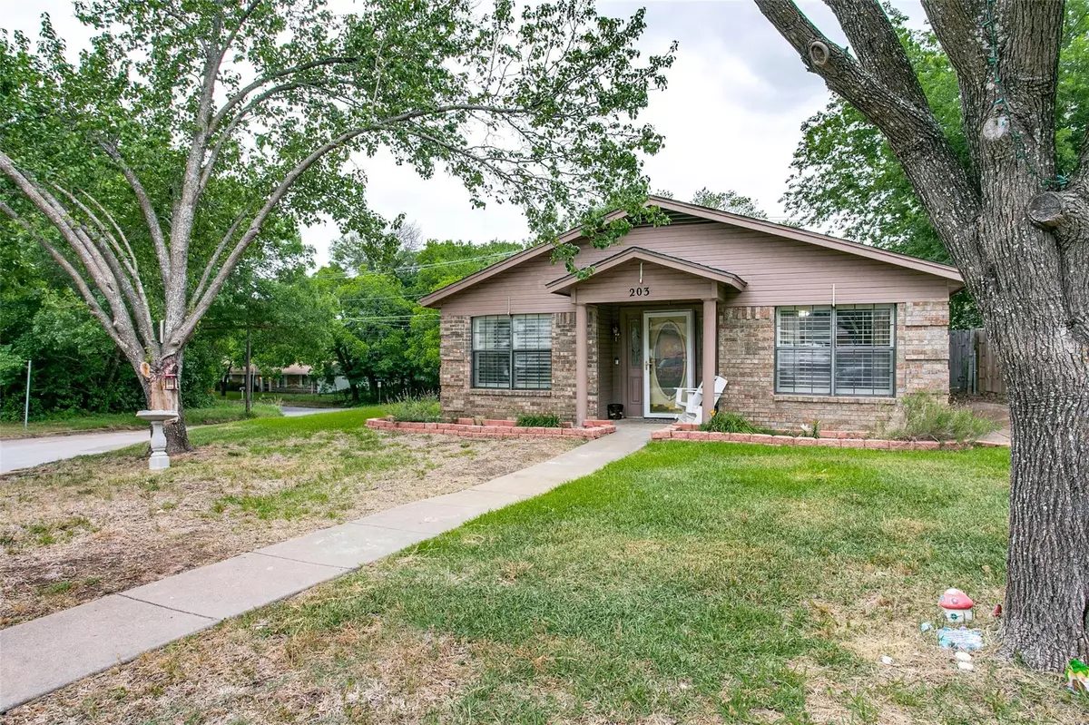 Weatherford, TX 76086,203 E Rentz Street